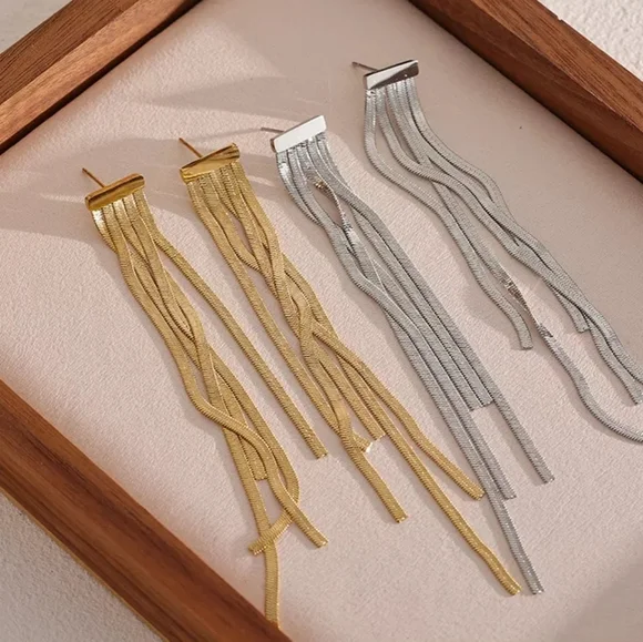 Perfect Gold Tassel Long Earrings - Picture 4 of 7